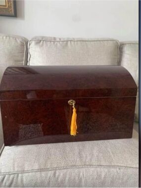 Wooden Humidor Box with Gold Tassel - Brown